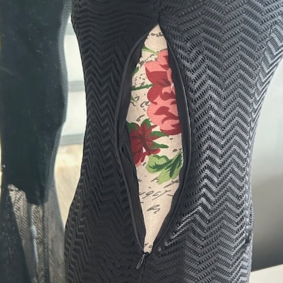 Long black dress - one shoulder size 0 - with a wavy pattern. - Picture 4 of 4